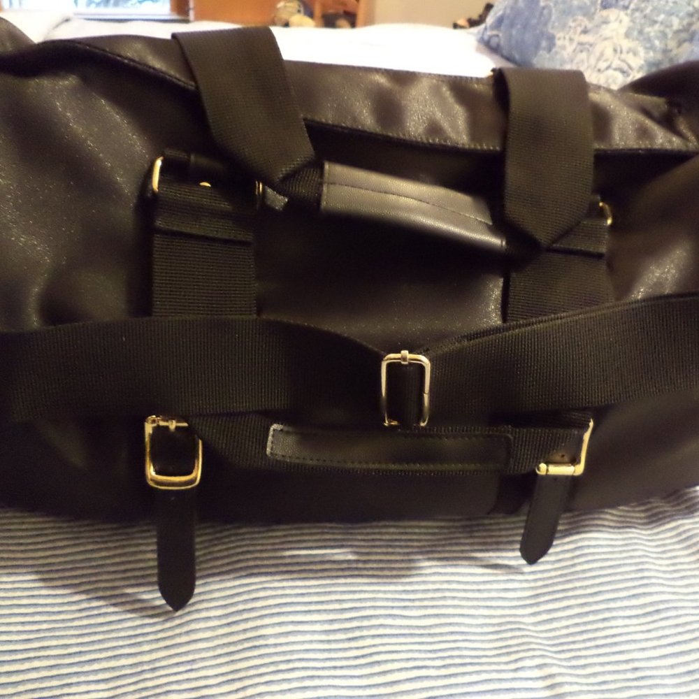VERSATILE BAG for GYM, TRAVEL - Black w/ hand and adjustable shoulder strap -NEW